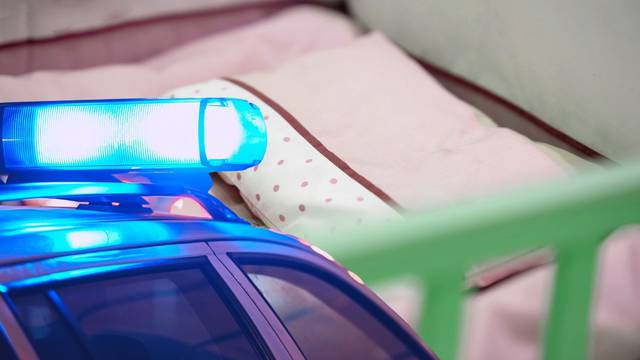 Policija istražuje smrt bebe od tri mjeseca: 'Doveli su je u zoru, bila je u jako teškom stanju'