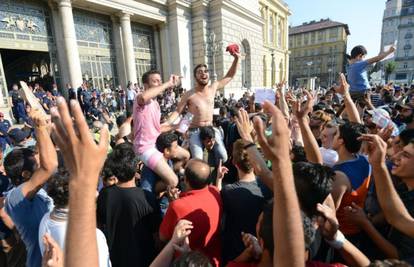 Izbjeglice: Štrajkat ćemo glađu ako nas ne puste na kolodvor