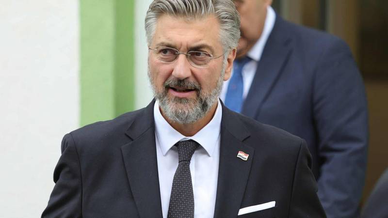 FOTO Pustili smo političarima brade! Tu su Plenković, Anušić, Milanović... a 'zarastao' je i Bulj