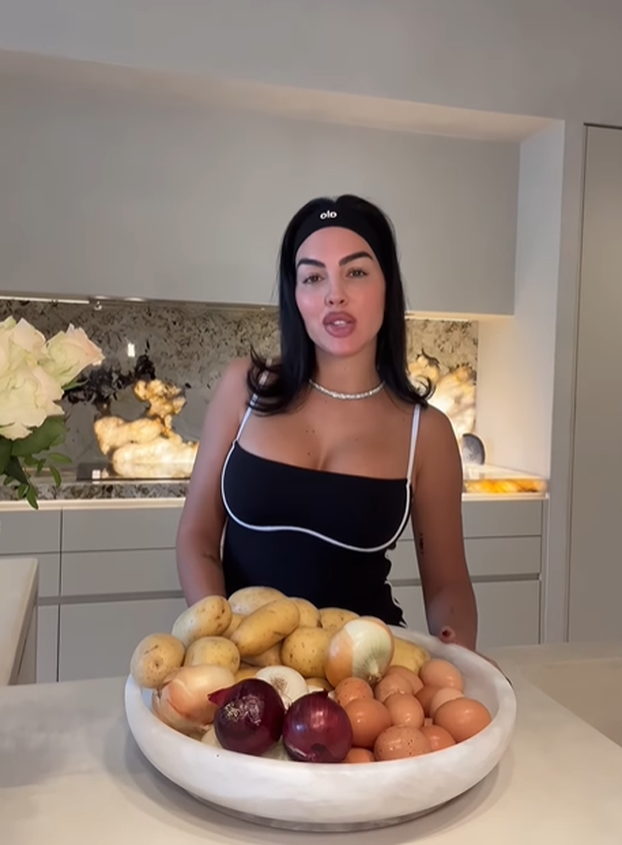 Prsten blistao, dekolte gorio: Ronaldova Georgina očarala na crvenom tepihu u Veneciji...