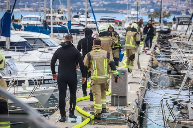 Split: Požar u lučici Špinut