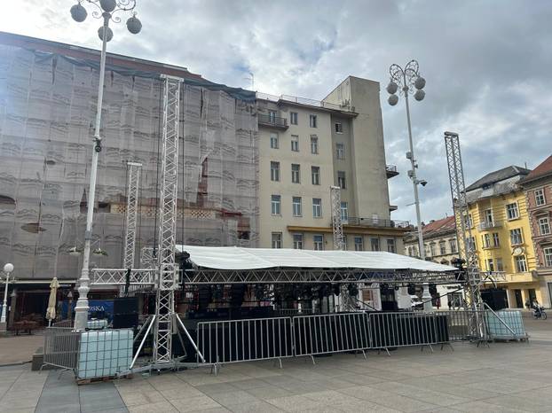 FOTO Dvostruka fan zona u srcu Zagreba. Evo kako pripremaju Trg bana Jelačića za start SP-a