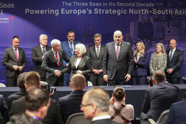 Dubrovnik: U sklopu Inicijative triju mora potpisan sporazum u području energetike, prometa, tehnologije, financija i porezne politike