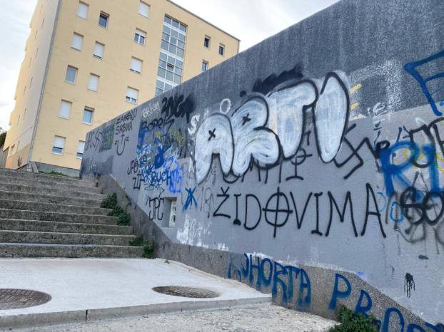 ODVRATNO! Zid mržnje na 'Putu mira': Ovo su ulice u Solinu i Splitu. Pune nacističkih znakova