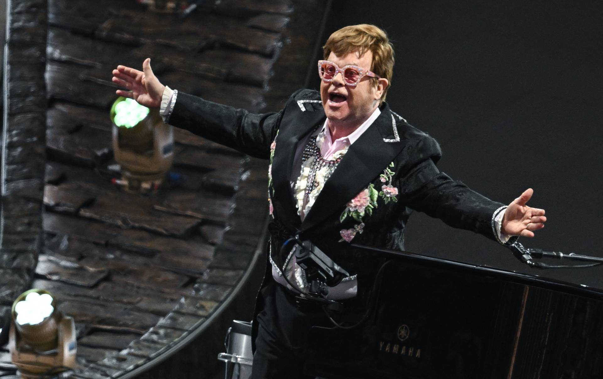 Elton John progovorio o borbi s ovisnošću: 'Donosite užasne odluke kad ste pod drogama'