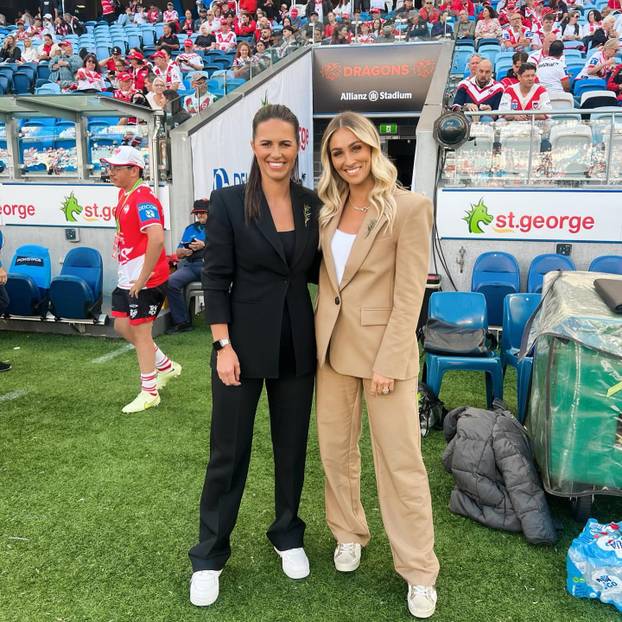 FOTO Ovo je voditeljica koja se 'pod gasom' javila uživo. Dobila je podršku od premijera države