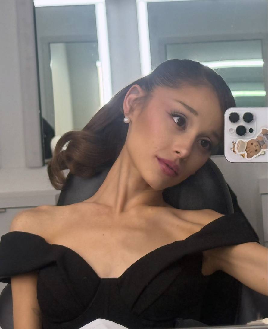 Ariana Grande šepanjem na koncertu opet zabrinula fanove