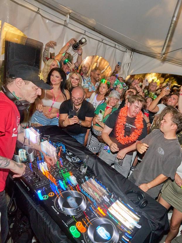 FOTO Stvorila AI dvojincu kako bi si olakšala posao: 'Radi sve što ja ne želim'