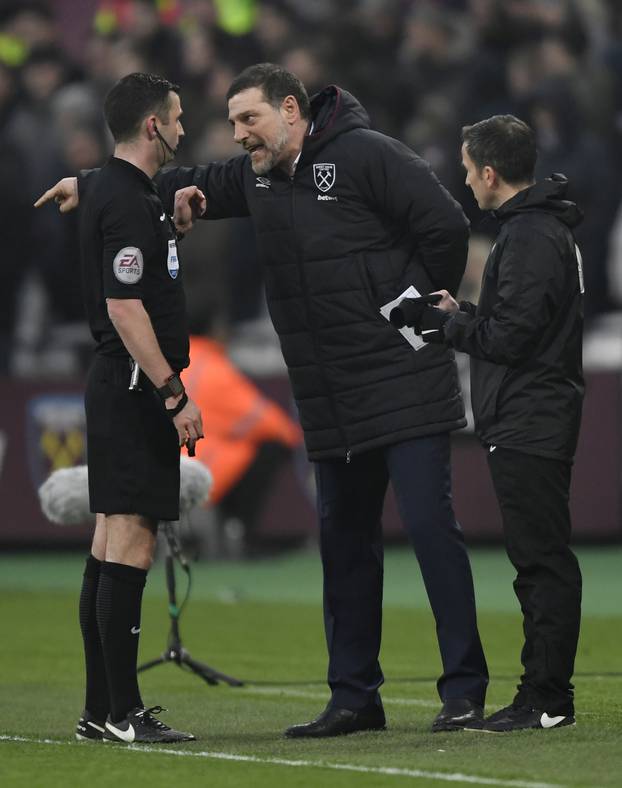 West Ham United manager Slaven Bilic remonstrates with referee Michael Oliver