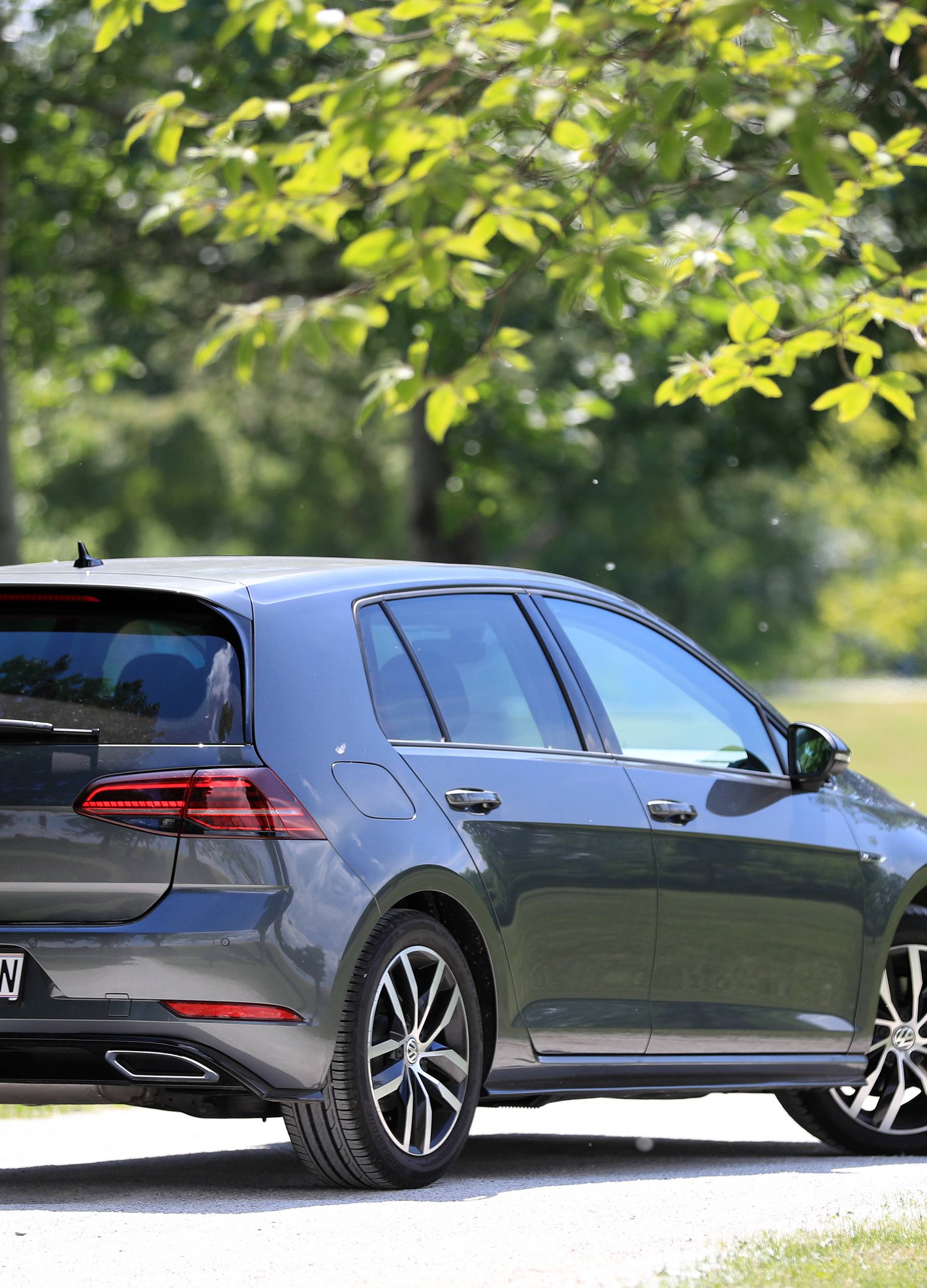 Jasno je zašto ga mnogi  toliko vole: Testirali smo Golf R-Line