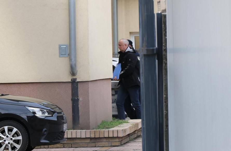 Osijek: Dovođenje gradonačelnika Nove Gradiške Vinka Grgića u prostorije USKOK-a