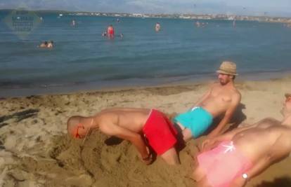 Kraljevi zabave na plaži u Ninu: Kada dečki 'polude', snimajte...