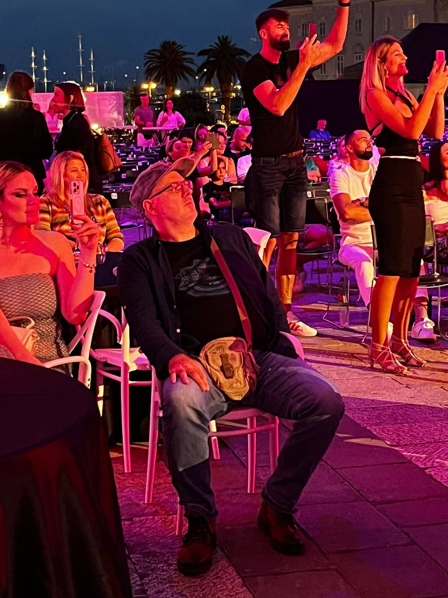 Vilibald Vuco zamijenio je loptu mikrofonom, tata Siniša gledao ga iz prvog reda: Čekam kritike!