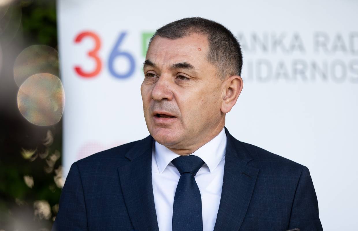 Lovrić dao ostavku, ali je ostao na masnoj savjetničkoj plaći
