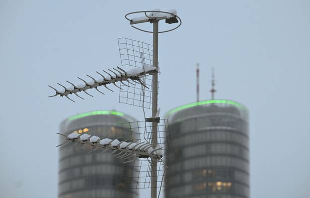 Zagreb: Snijeg zabijelio grad