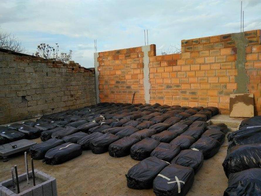 Kao karteli: Više od 1.300 kg duhana skrivali su u podzemlju