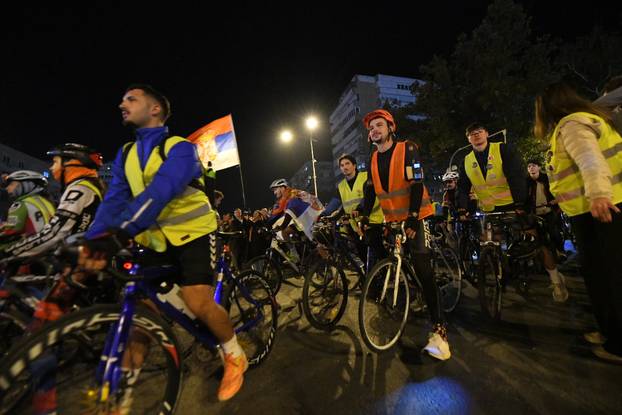 Veliki broj građana u Novom Sadu, dočekuje studente