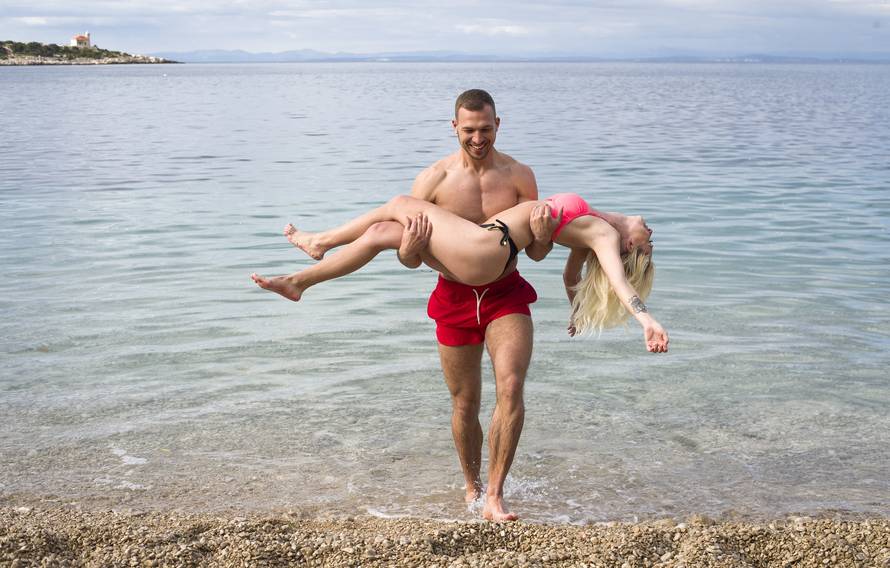 Cure su razgolitile Miju, a on se nije snašao: 'Ne nosim gaće'