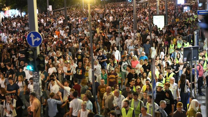 Nepregledne kolone građana na ulicama u Srbiji: 16 minuta tišine za stradale u Novom Sadu