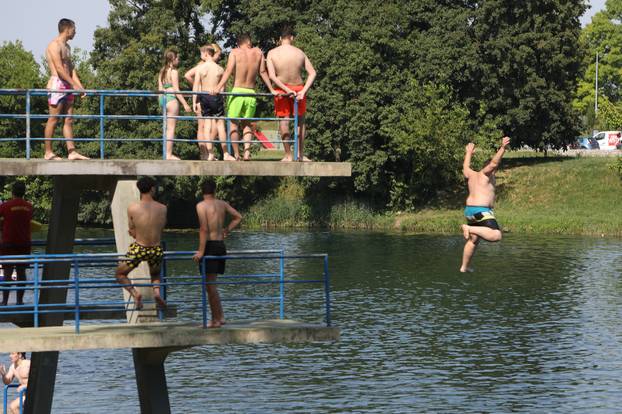 Karlovac: Otvorena sezona kupanja na Foginovom kupalistu