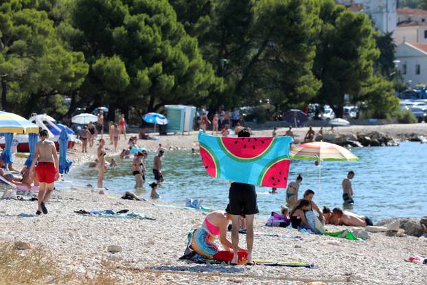 Crikvenica: Kupači na gradskim plažama i turisti
