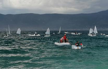 Mlade jedriličare je nevrijeme odnijelo na obalu Čiova: 'Skočili su u more i plivali do plaže'