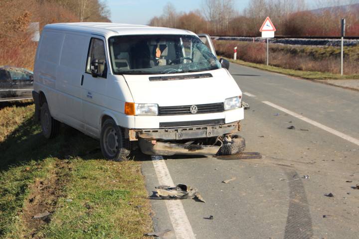 Ozlijeđeno četvero djece: Auto i kombi sudarili se kod Požege