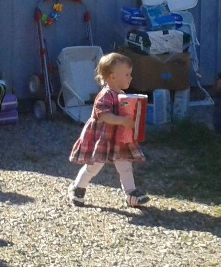 Iva je s 18 mjeseci nosila pomoć za Gunju, sad slaže pakete za obitelji pogođene potresom