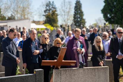 FOTO Obitelj i prijatelji oprostili se od glazbenice Vere Svobode