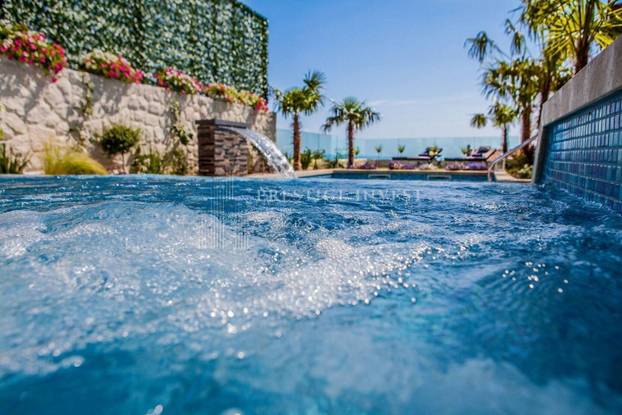 FOTO Kakva perverzija u Splitu! Vodeni raj i slike dizajnera. Ova vila se prodaje, a znamo i cijenu