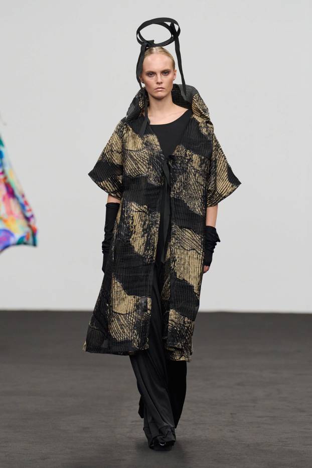 Divne kreacije: Pogledajte reviju Ksenije Vrbanić u Dubaiju