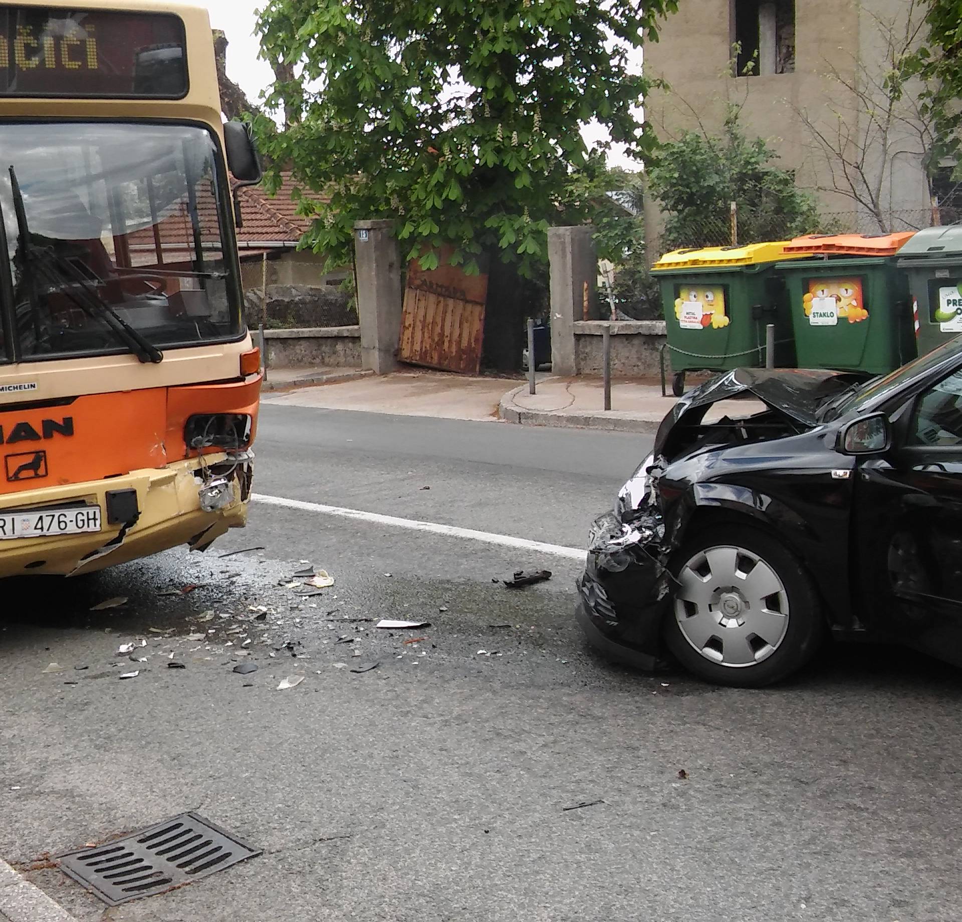 Sudarili se auto i autobus u Rijeci, srećom nema ozlijeđenih