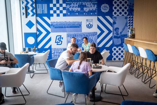 Osijek: Navijači uživali na otvorenom danu tribina novog stadiona