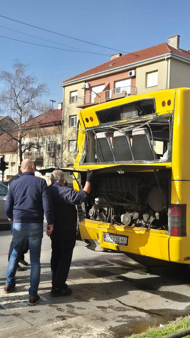 FOTO Krš i lom u Osijeku: Sve je puno stakla! Evo kako izgleda mjesto sudara dva autobusa