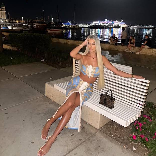 FOTO Kakve fotke! Pogledajte zavidnu liniju Lare - naše domaće fitness influencerice