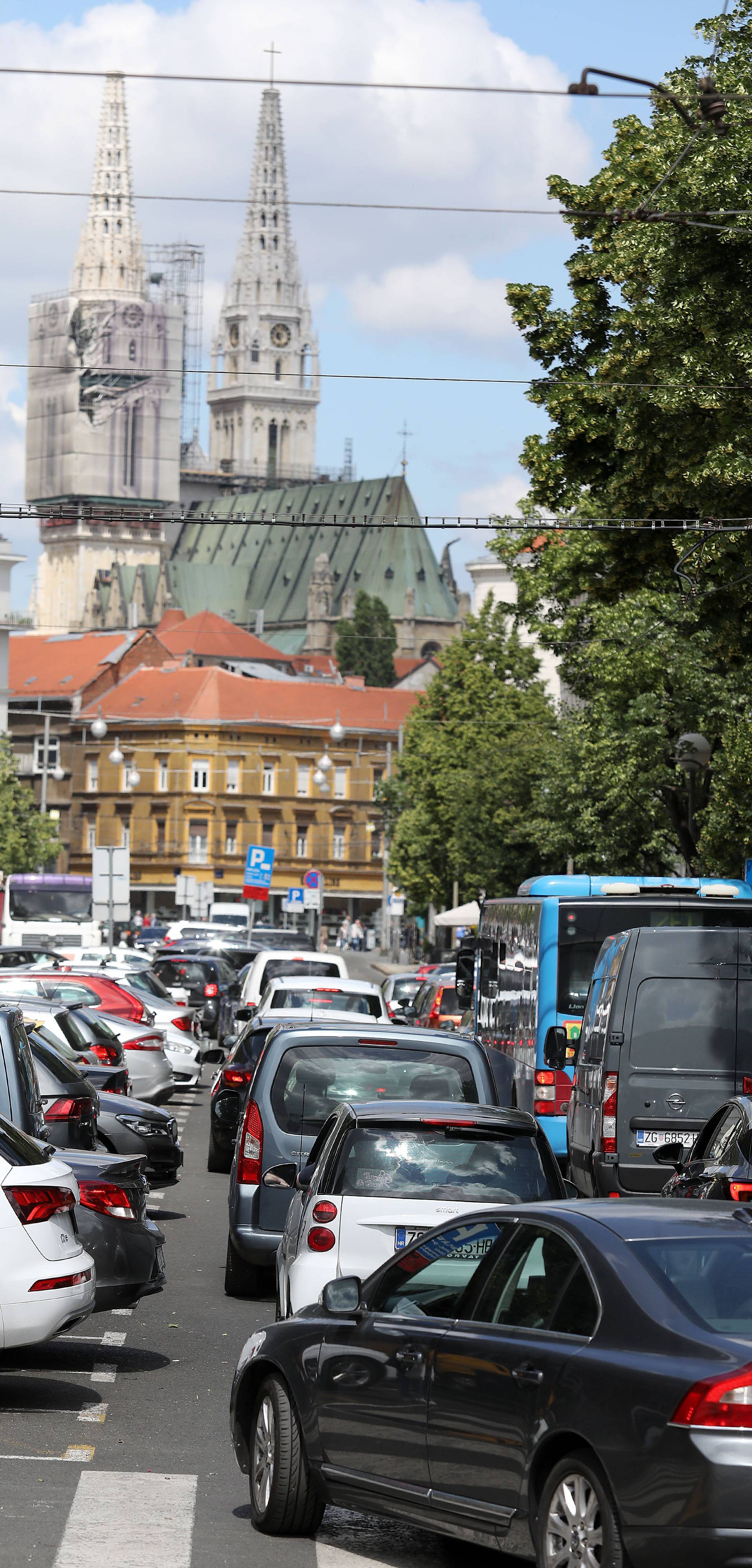 Zagreb blokiran zbog dimnjaka. A tko je kriv? Pa ovaj lakrdijaš!