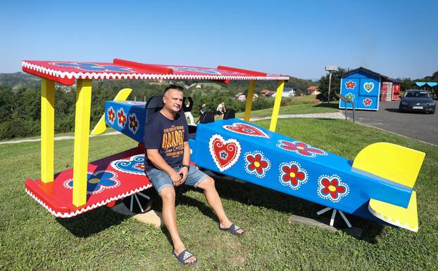 Stubica: Gordan Lendrec napravio drveni zrakoplov po uzoru na tradicionalne igračake 