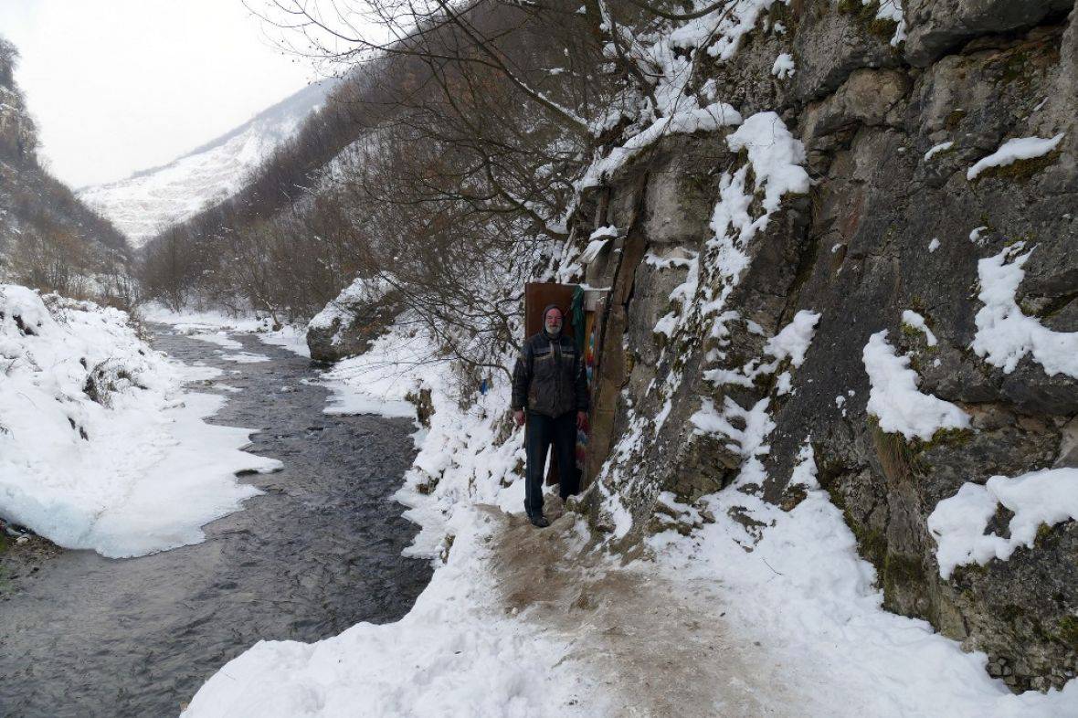 Žarko već osmu godinu živi u špilji: 'Pomažu mi dobri ljudi...'