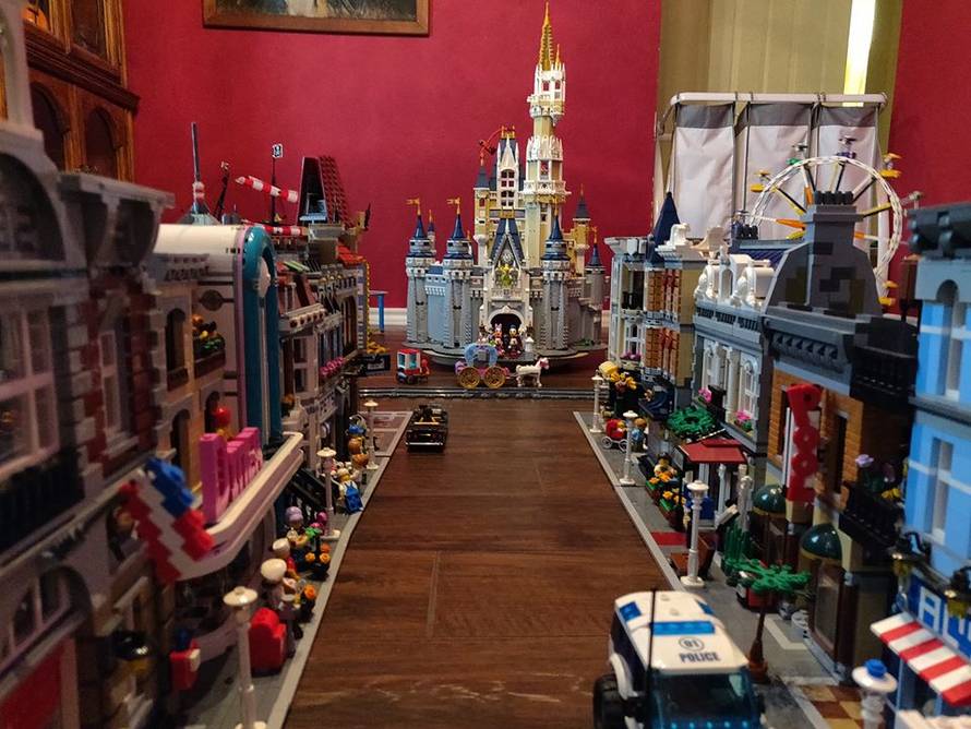 Od Lego kockica je napravio minijaturni Disneyland park