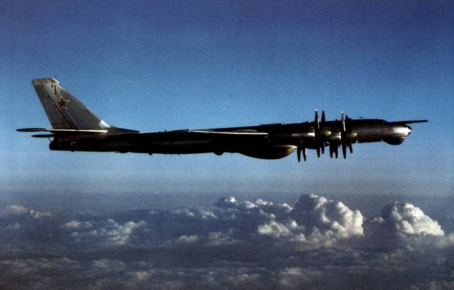 Tupolev Tu-95 Bear side view 1984