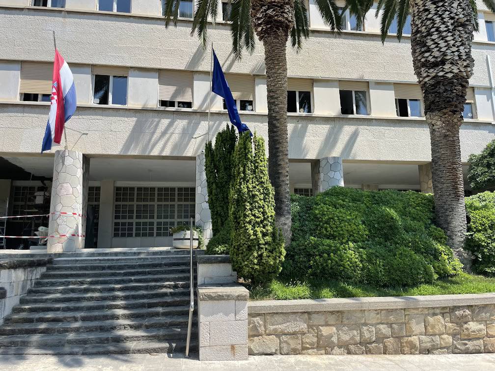 Split: U Gradskoj upravi uhićeno 12 ljudi, jedan poduzetnik je pao zbog parfema od 700 kuna?!