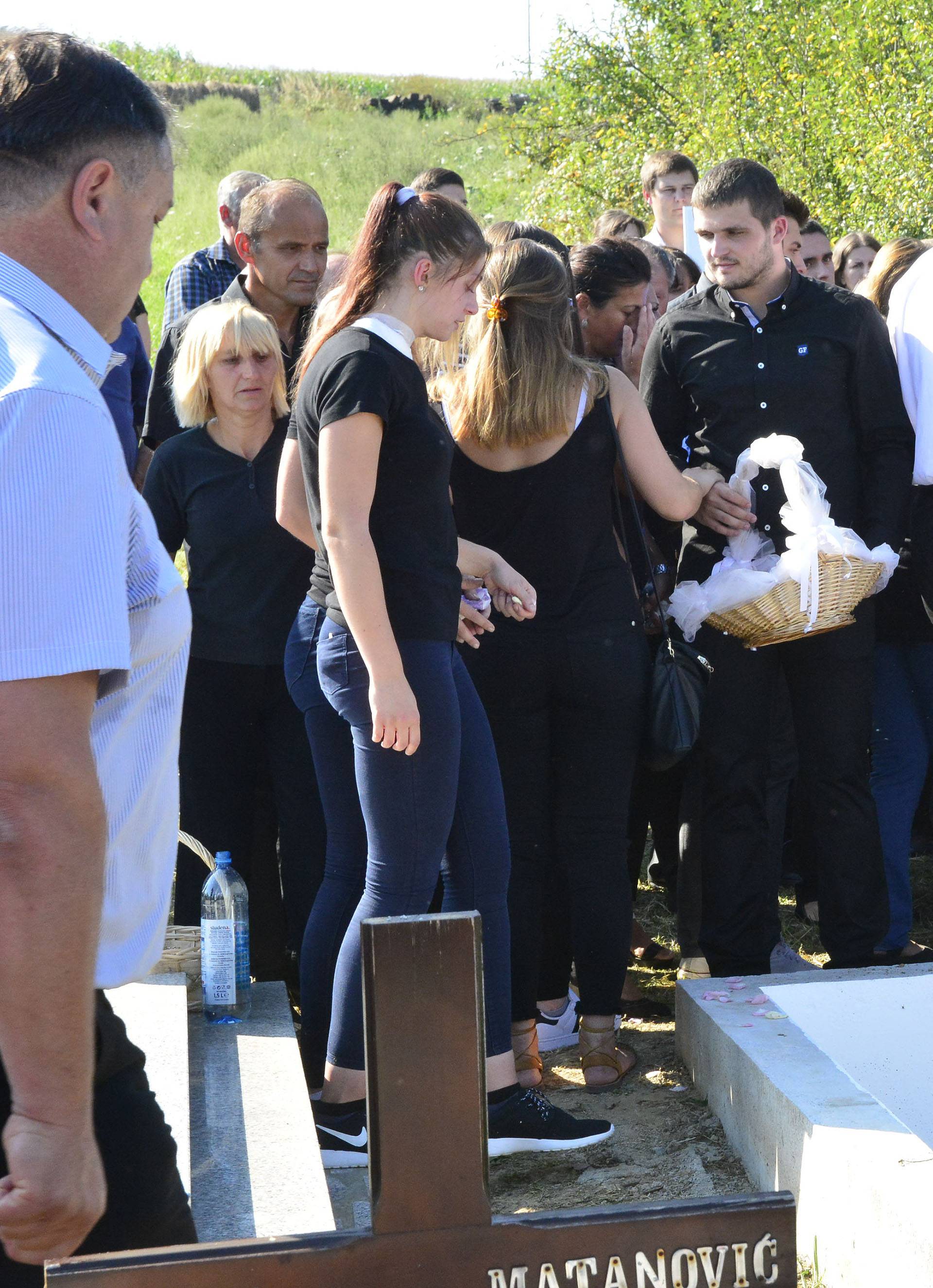 Zajedno i u smrti: Dvije Sare pokopali u zajedničkoj grobnici
