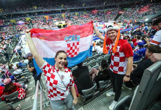 Zagreb: Navijači na susretu Hrvatske i Slovenije na IHF Svjetskom rukometnom prvenstvu 2025.