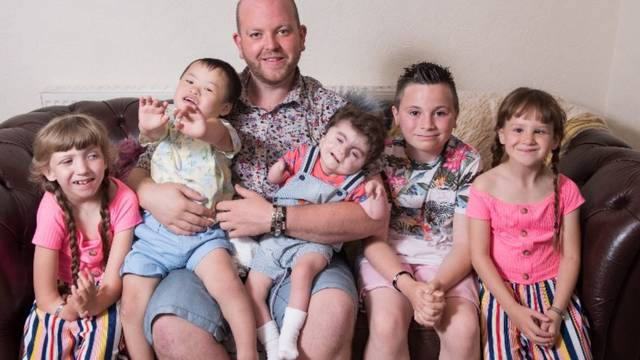 Gay samac iz Engleske posvojio je već šestero djece s posebnim potrebama: 'Oni su moja misija'