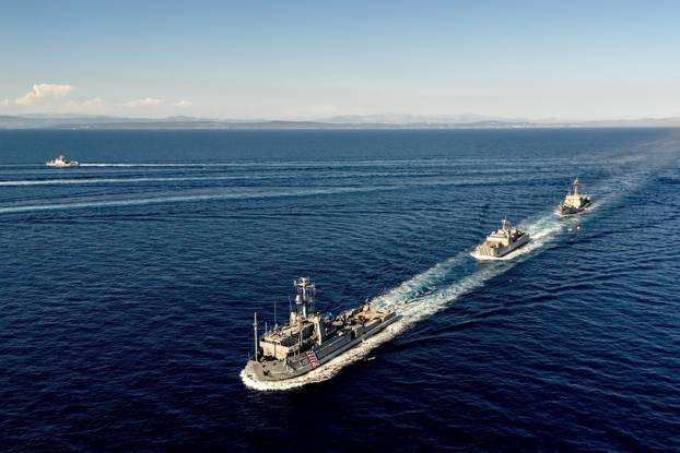 Split: Pogled iz zraka na Hrvatsku ratnu mornaricu koja izvodi vježbu za vojni Mimohod 2025. 