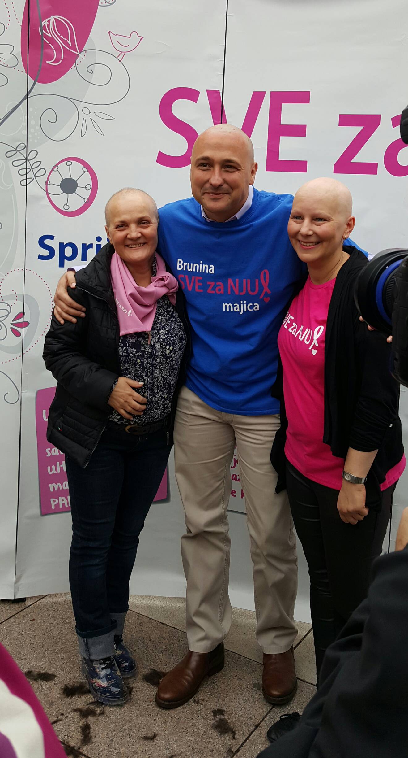 Bruno Šimleša obrijao glavu u znak podrške oboljelima od raka
