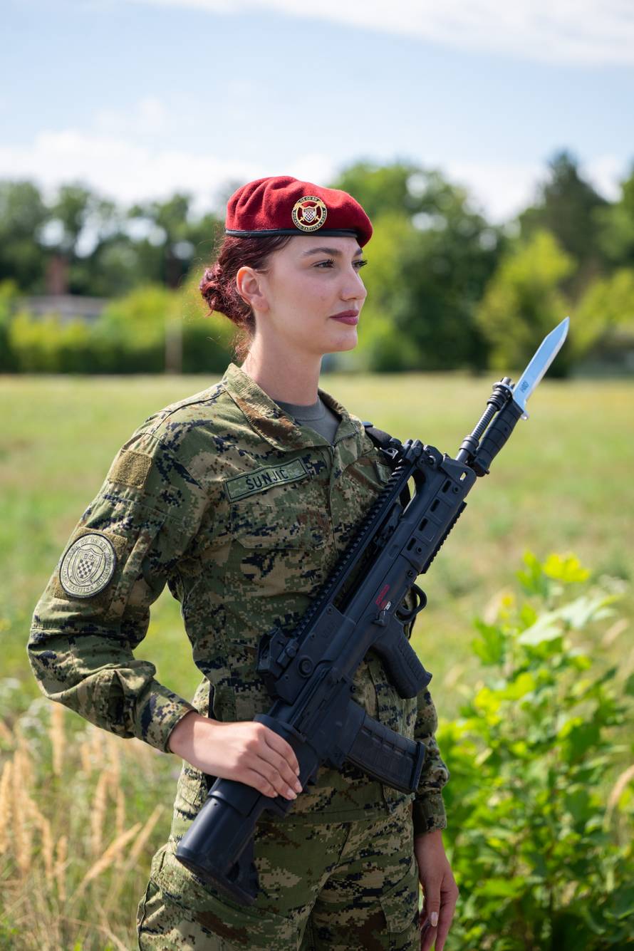 Velika Gorica: Uvježbavanje pješačkih postroja Hrvatske vojske za svečani vojni mimohod