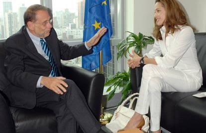 Angelina Jolie razgovara sa Javierom Solanom
