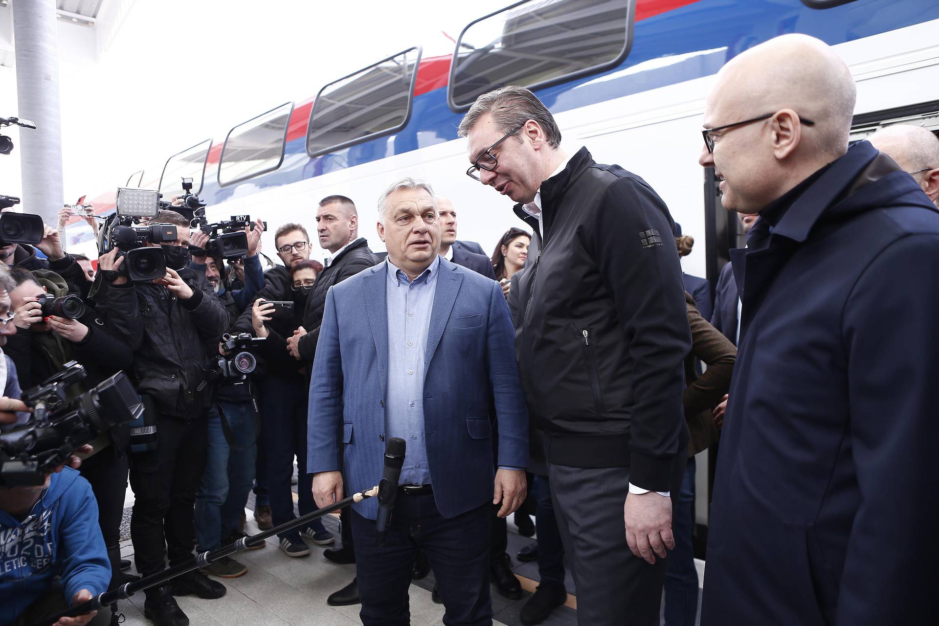 Beograd: Aleksandra Vu?i? i Vikotr Orban na puštanju dionice pruge Beograd - Budimpešta