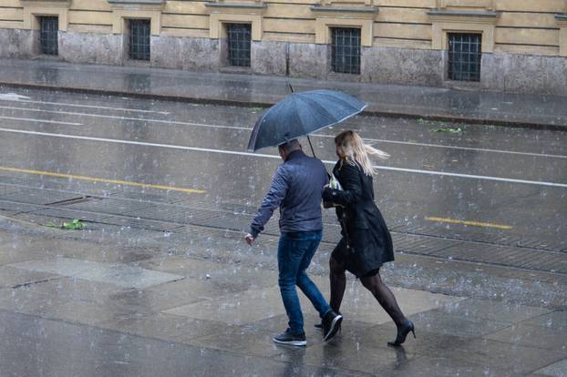 Olujno nevrijeme zahvatilo Zagreb